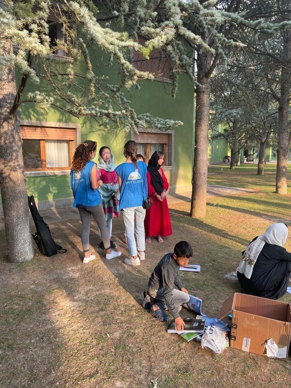 A visita aos refugiados afegãos alojados temporariamente em Sacrofano, à espera de uma nova vida