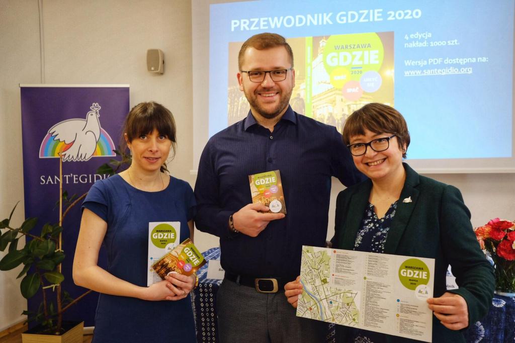 Un librito y una app que salvan vidas. Se presenta en Varsovia la cuarta edición de la guía «Dónde comer, dormir y lavarse»