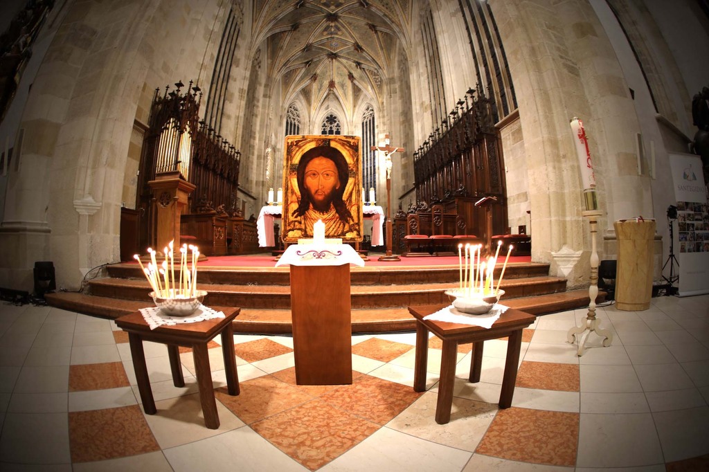 Oración ecuménica por la paz en Ucrania y en el mundo celebrada en Bratislava, en la Catedral de San Martín