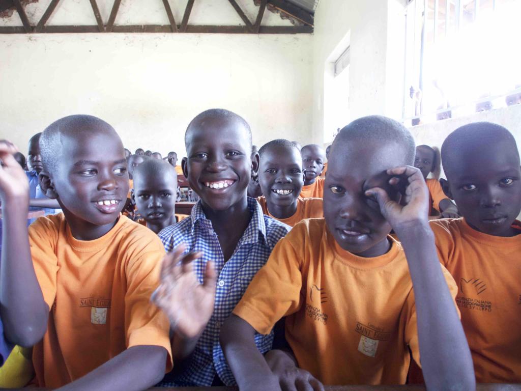 The School of Peace of the Nyumanzi refugee camp turns 5 years old. High percentage of promoted to state exams among refugee children from South Sudan.