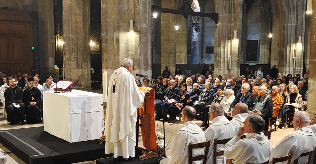 L'archevêque de Paris, Mgr Laurent Ulrich, préside la Liturgie du 54e anniversaire de la Communauté