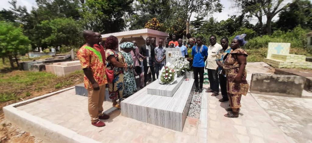 Ad Abidjan la memoria di Laurent Barthélemy, il bambino ivoriano ritrovato un anno fa a Parigi nel carrello di un aereo