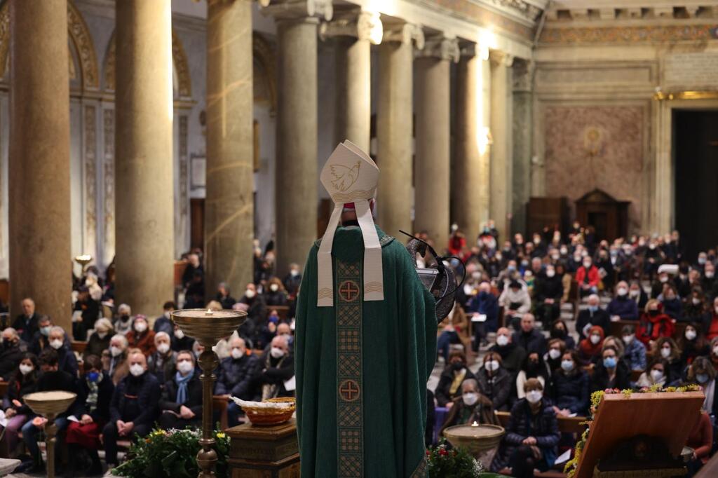 In tanti alla liturgia in ricordo di Modesta. Mons. Vincenzo Paglia:  “La sua memoria ha creato un grande movimento di solidarietà”