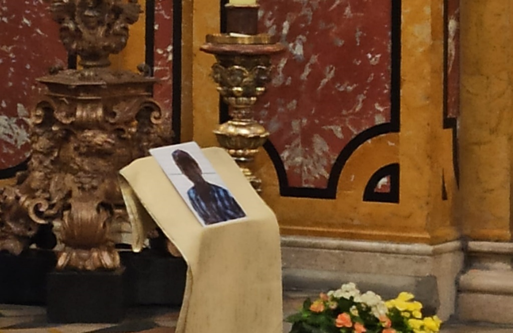 La morte del giovane guineano Moussa Balde, una ferita aperta. La preghiera di Sant'Egidio a Torino con mons. Nosiglia