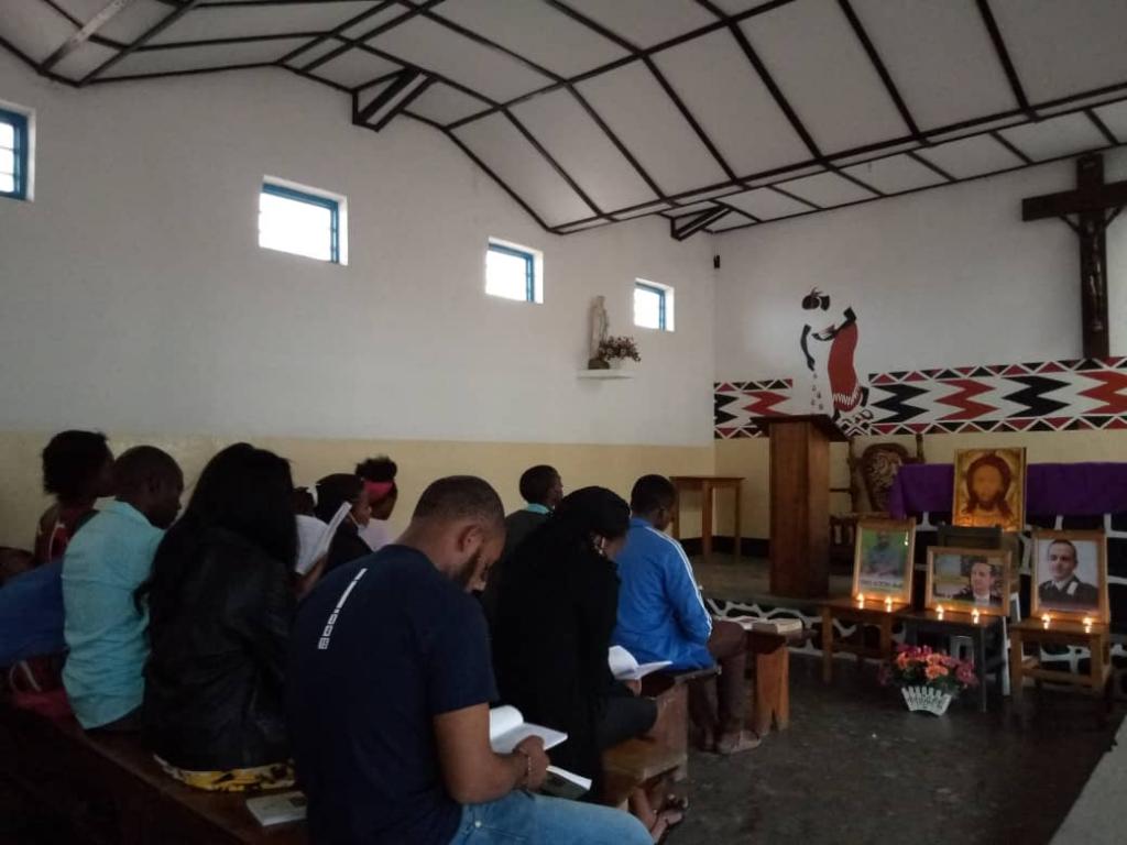 La Communauté de Sant'Egidio de Goma réunie en prière pour l'ambassadeur Luca Attanasio et les victimes de l'attaque armée