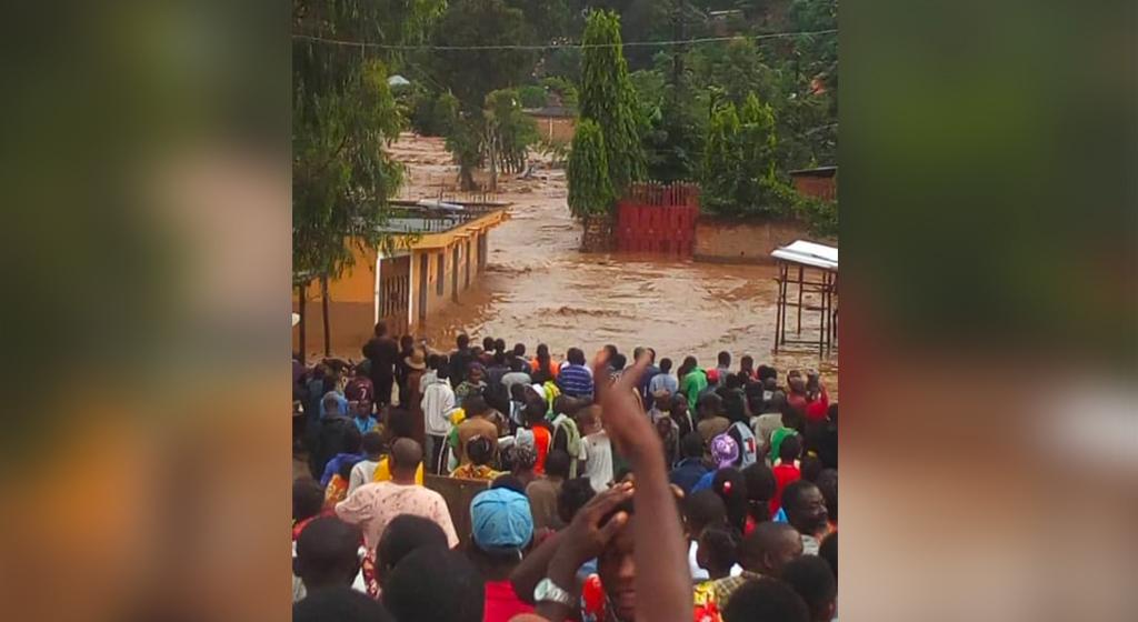 In Uvira (Congo) staat Sant'Egidio naast de slachtoffers van de overstroming: 80.000 mensen verloren hun huis