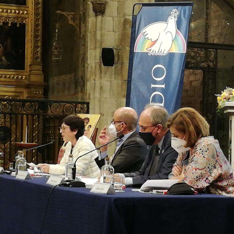Transformer le modèle d’assistance et de soins pour les personnes âgées dans le temps de la pandémie : table ronde à Barcelone