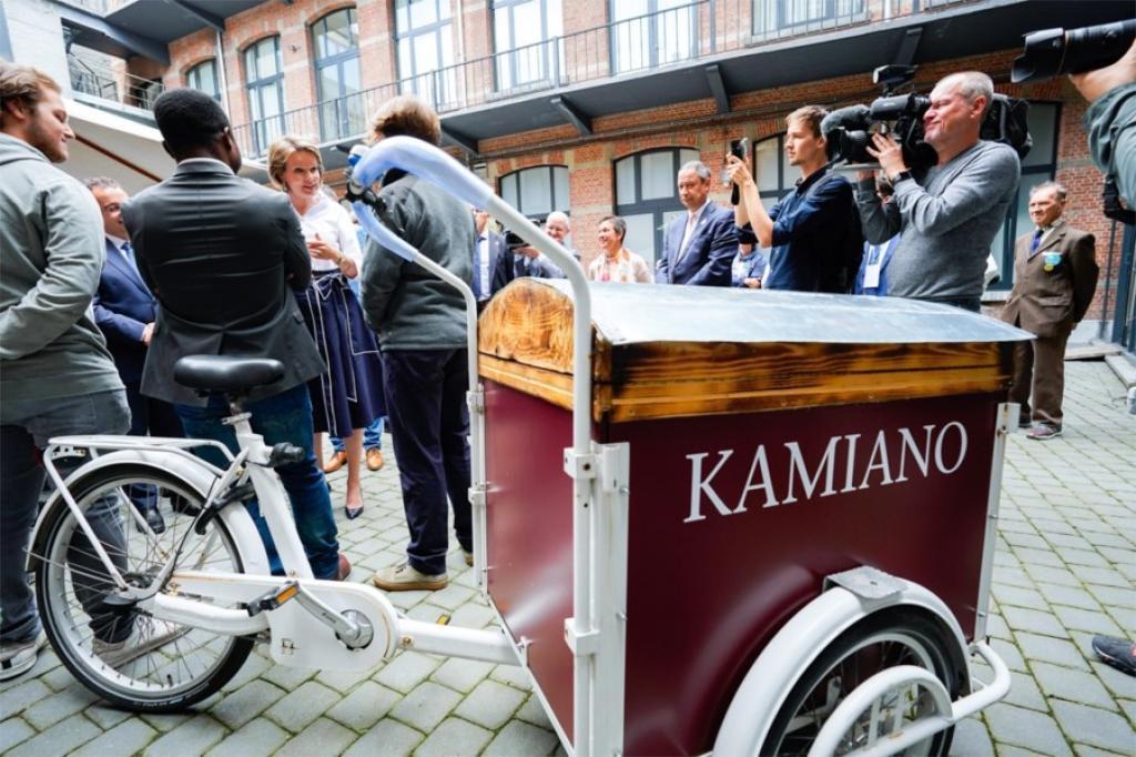 Kamiano turns 25: Queen Mathilde of Belgium visits the soup kitchen of Sant Egidio for the poor in Antwerp