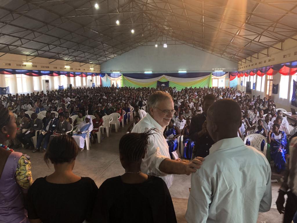 Große Begeisterung in Burundi anlässlich des Besuchs von Andrea Riccardi zum 50. Jahrestag von Sant’Egidio