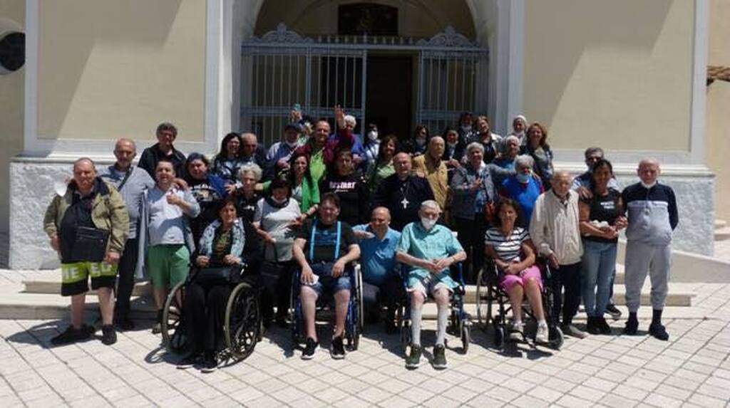 Dopo lunghi mesi di chiusura per il Covid, persone anziane e disabili di Napoli vivono una giornata 