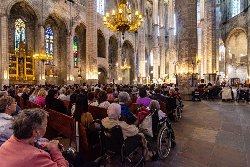 Per i 55 anni di Sant'Egidio una liturgia nella basilica di Santa Maria del Mar a Barcellona presieduta da mons. Vincenzo Paglia