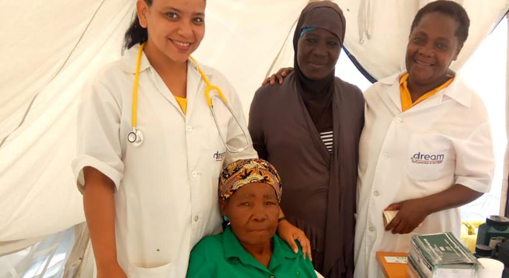 Visite mediche nella tendopoli di Ifapa tra gli sfollati del ciclone Idai