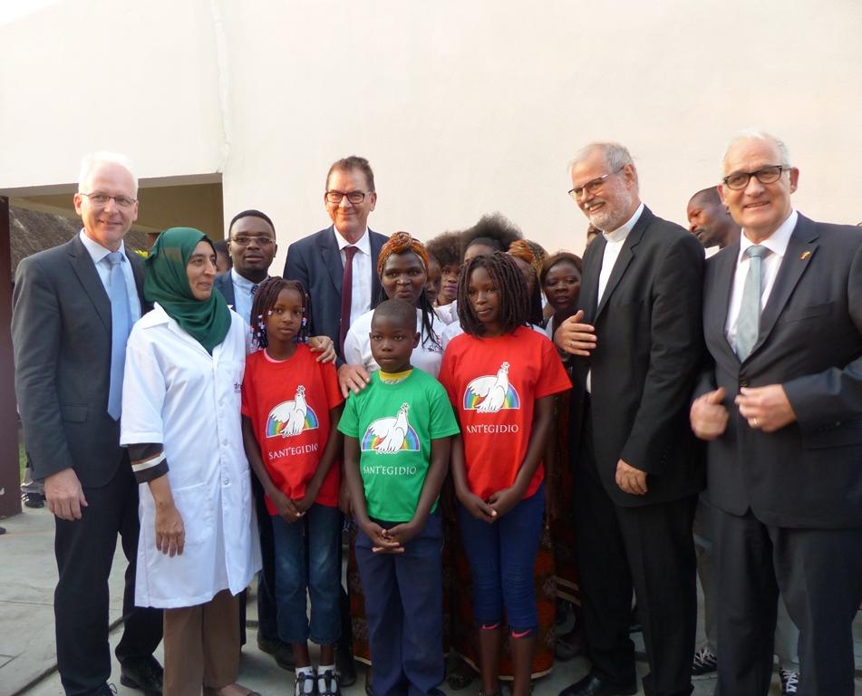 Visita del ministre alemany de cooperació Gerd Müller a la Comunitat de Sant'Egidio de Beira