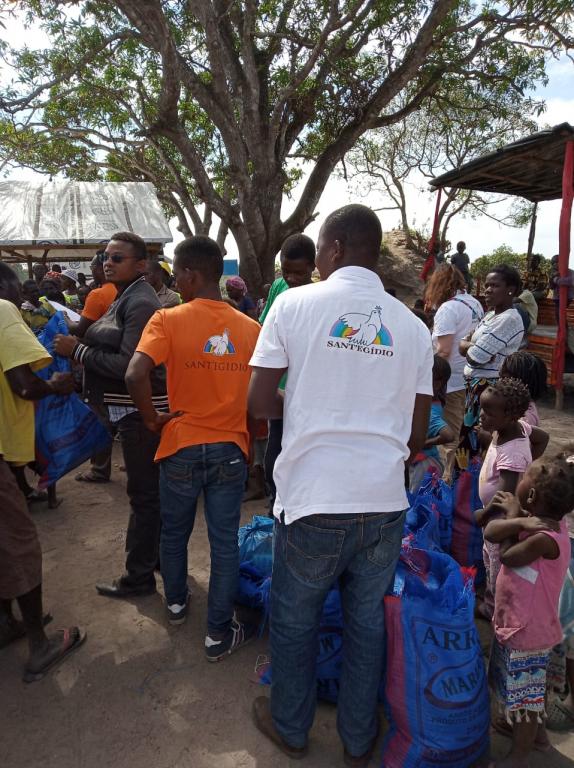In Mozambico continuano aiuti alimentari e ricostruzioni per le vittime del ciclone Idai, perché Beira torni a vivere