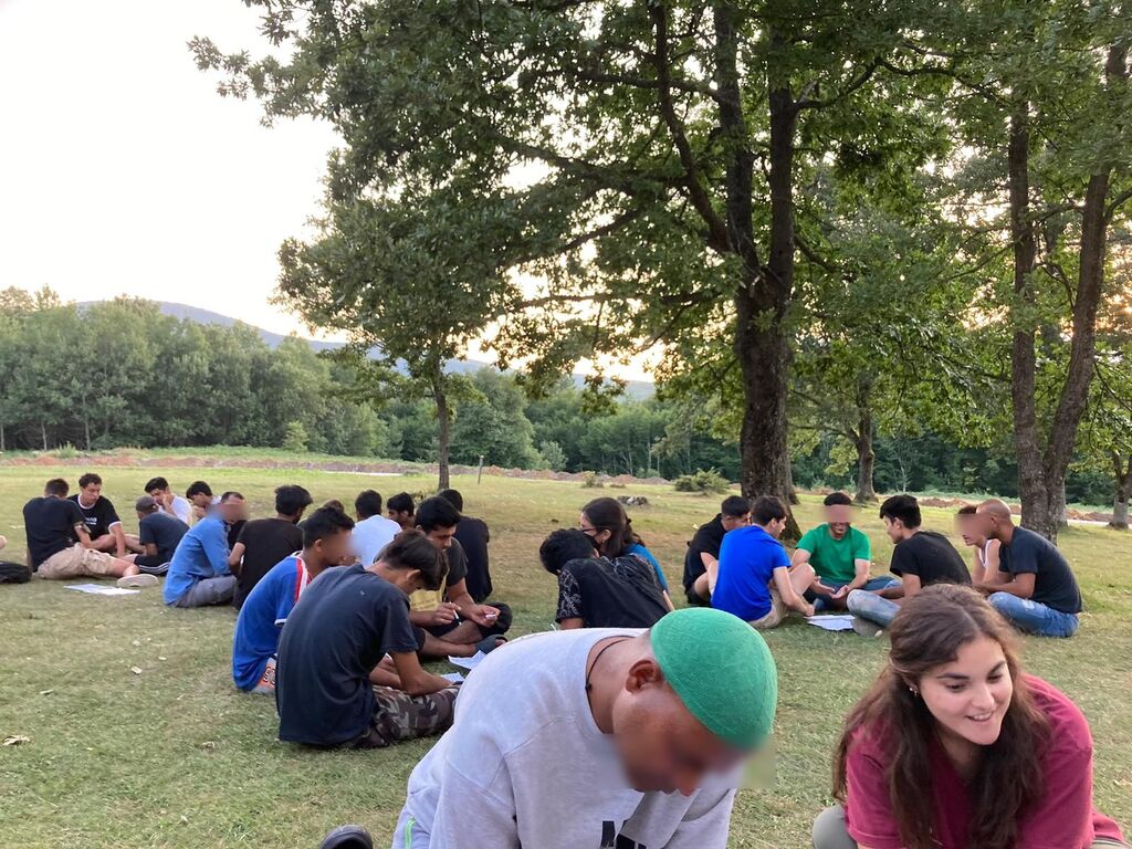 Verão dos Jovens pela Paz com os migrantes do campo de refugiados de Lipa na Bósnia