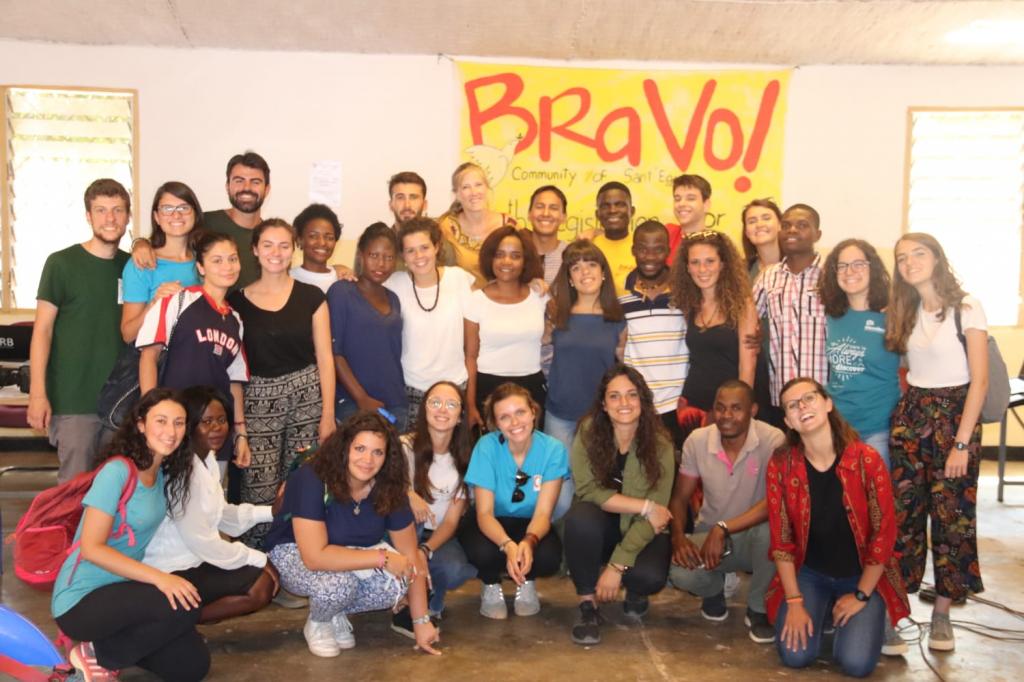 O Verão dos Jovens pela Paz em Moçambique para apoiar o programa BRAVO! e dar um nome a muitas crianças
