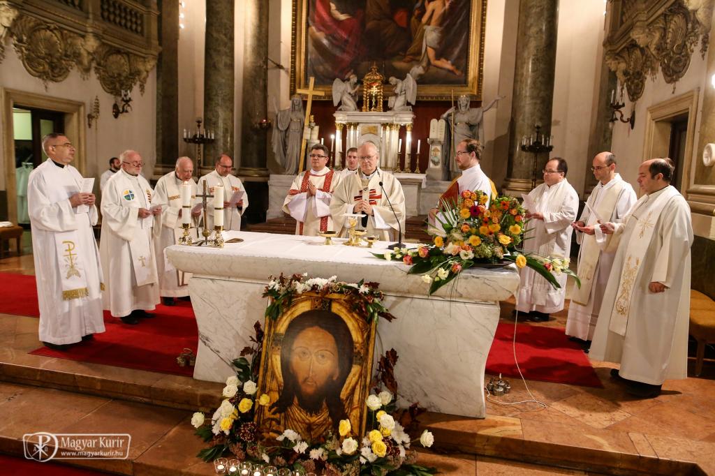 „Ich freue mich und fühle mich geehrt, mit euch die Seiten dieser Geschichte zu schreiben“ – Kardinal Péter Erdő zum 50. Jahrestag von Sant’Egidio