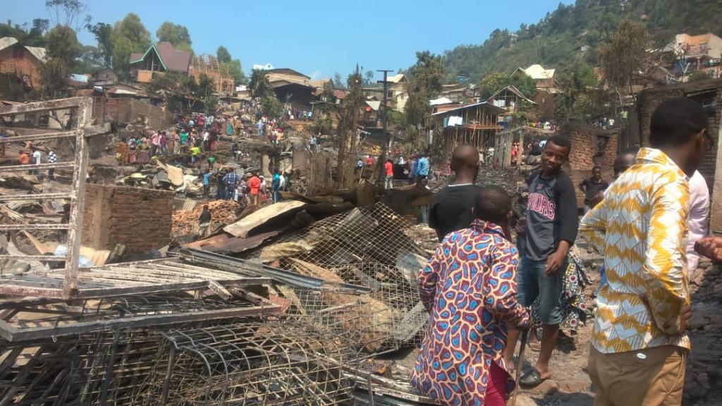Kongo, bei einem Brand werden 300 Baracken in Bukavu zerstört: Sant'Egidio hilft der Bevölkerung