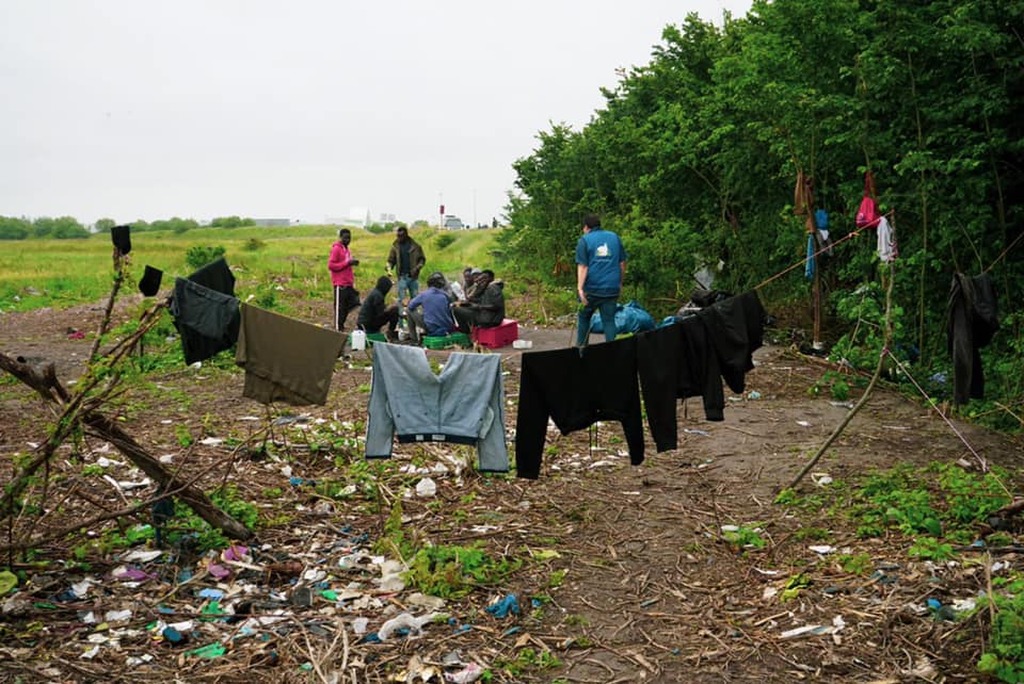 In Calais mit der Gemeinschaft Sant'Egidio aus Belgien, minderjährige Migranten und Flüchtlinge noch immer ohne Zukunft