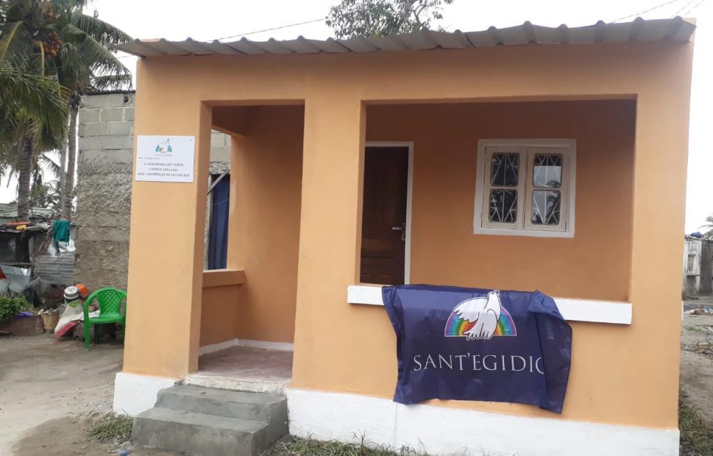Beira, Mozambique. On the feast day of Sant'Egidio the most beautiful gift is for the elderly: three new houses 