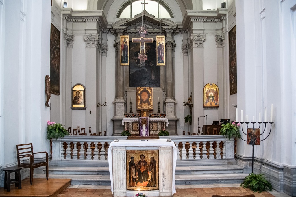 1er septembre, Sant'Egidio en fête accueille dans l’église du Trastevere tous ceux qui veulent y faire une halte dans la prière