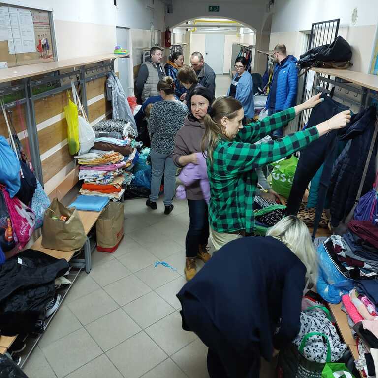 A l'escola d'acollida. Refugiats ucraïnesos acollits a Chojna a Polònia, amb la col·laboració de Sant'Egidio