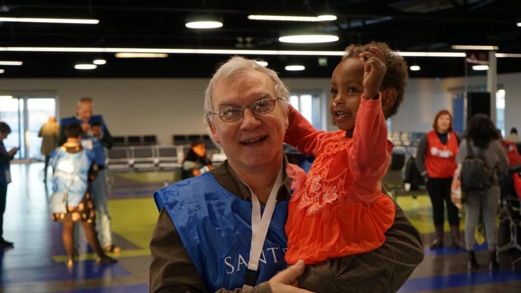 Esta mañana han llegado al aeropuerto romano de Fiumicino 85 refugiados del Cuerno de África con los corredores humanitarios