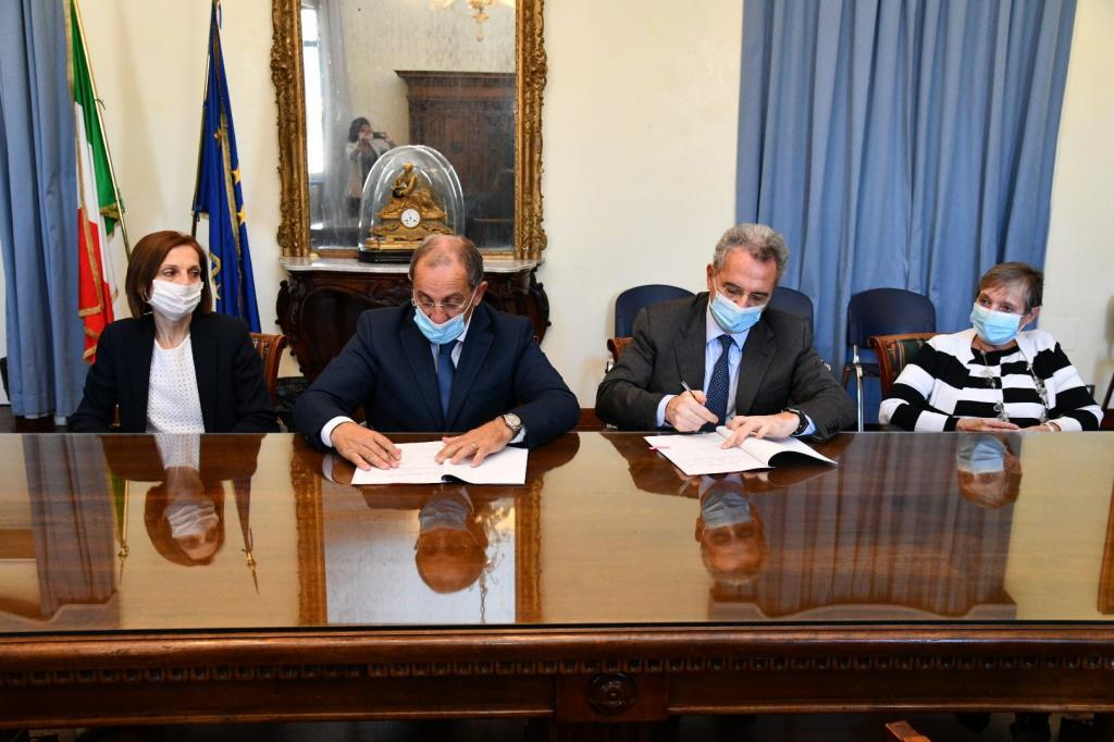 New humanitarian corridors from Lesvos to Italy: an agreement was signed for the reception and integration of 300 refugees