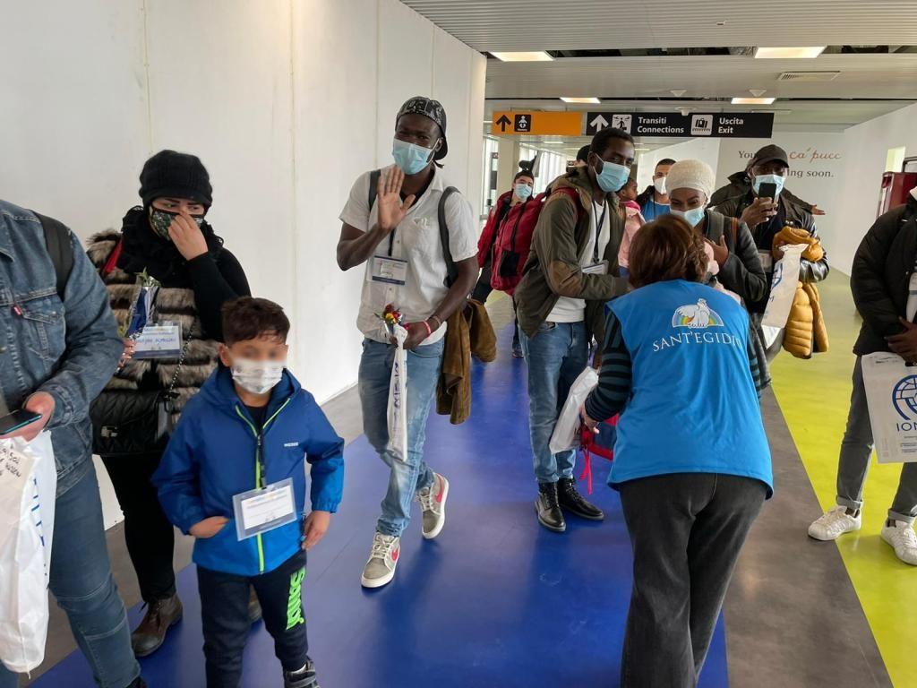 Humanitaire corridors: vanochtend zijn 27 vluchtelingen vanuit Lesbos aangekomen in Italië. Onder hen vijf gezinnen met kleine kinderen