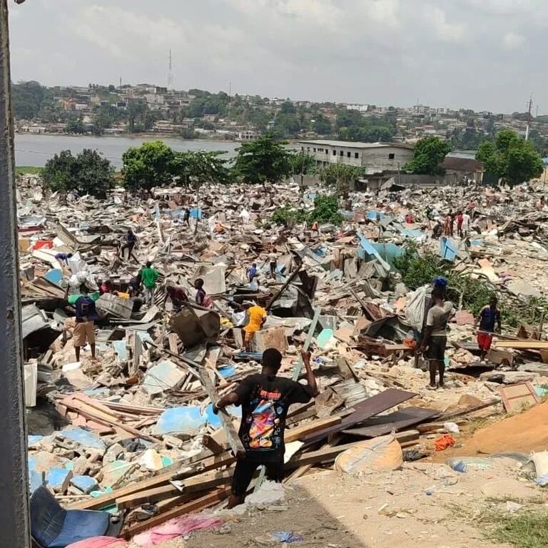 Sant’Egidio au secours de la population restée sans domicile après l’expulsion de plusieurs grands bidonvilles d'Abidjan
