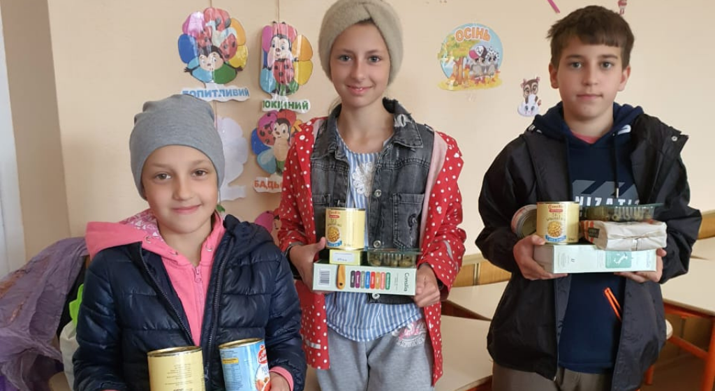 Il 1 giugno in Ucraina è la festa dei bambini. Per l'occasione la Comunità ha portato dei doni alle famiglie della scuola bombardata a Irpin