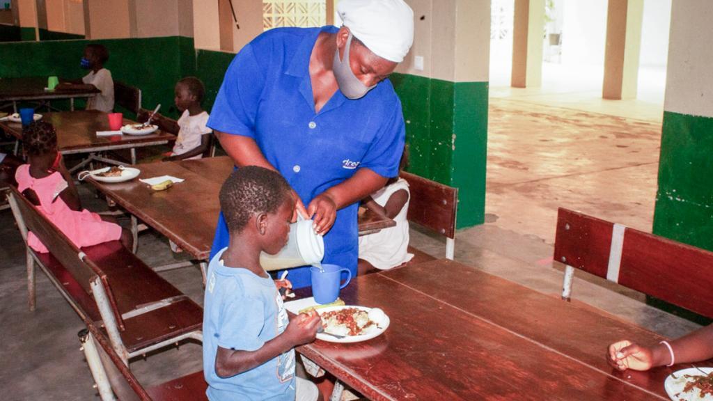 Aliments, escola i salut a l'Àfrica. Al centre DREAM de Beira es lluita contra el virus i la malnutrició infantil