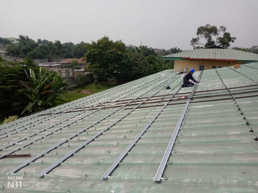 Neue Solaranlage im DREAM-Zentrum von Bibwa in der Demokratischen Republik Kongo