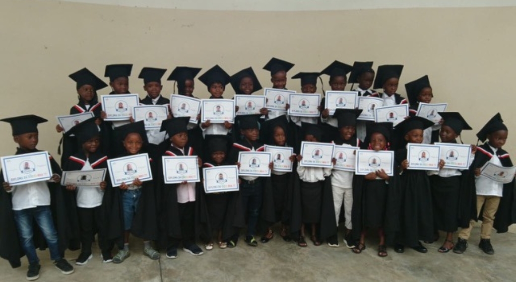 A Beira, Moçambic, clausura de l'any escolar a l'