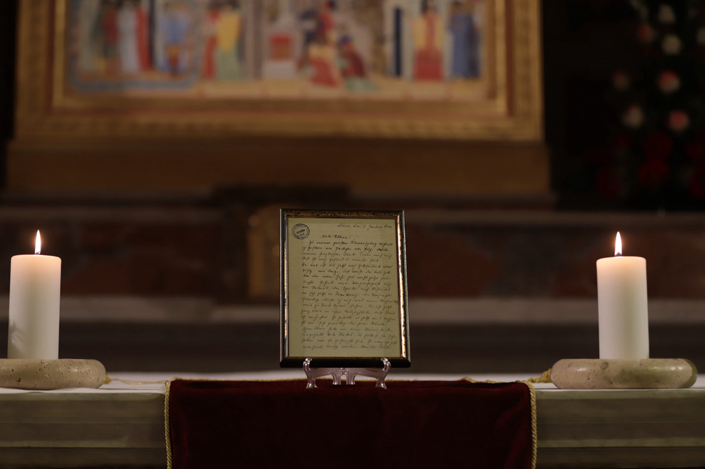 Brief van een van de tien nonnen die omkwamen tijdens de opmars van de Sovjet-Unie in de Tweede Wereldoorlog geplaatst in de basiliek van San Bartolomeo in Rome, gewijd aan de Nieuwe Martelaren