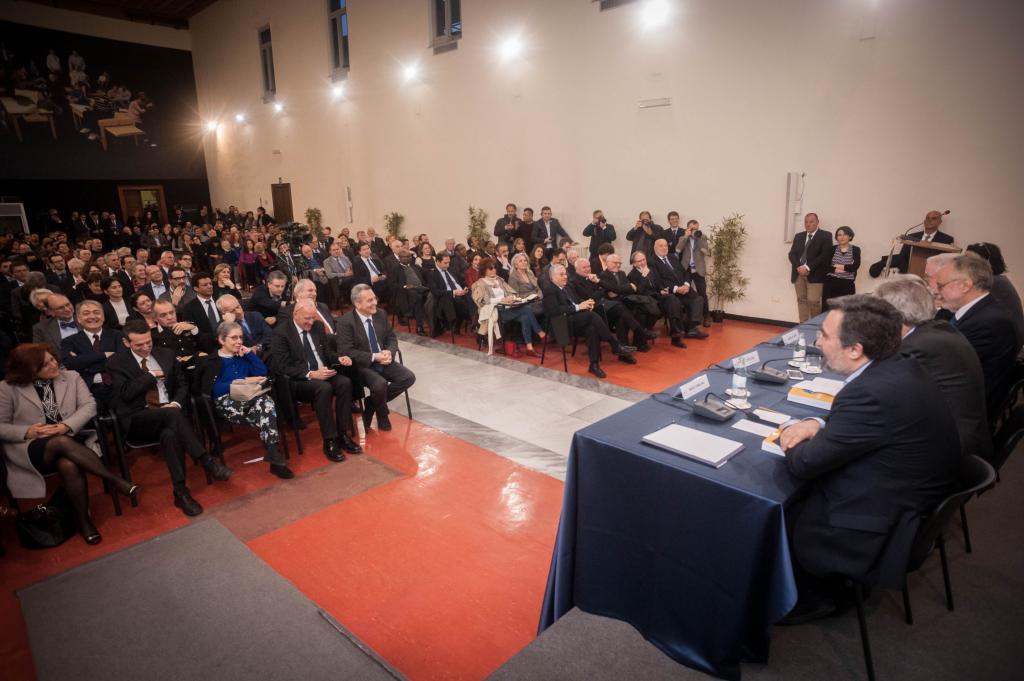 Top Vatican Diplomat praises Sant'Egidio for its passion for peace