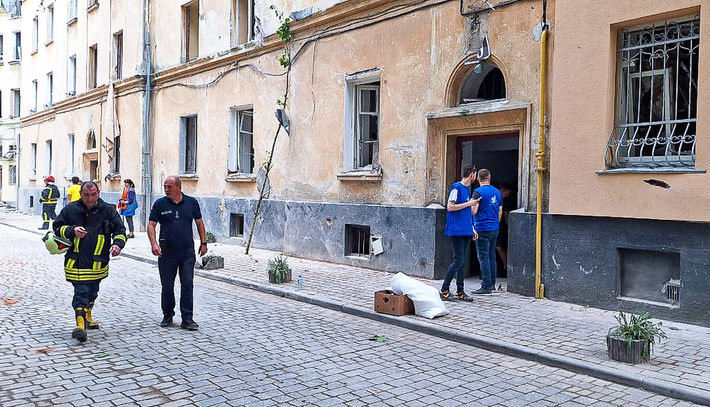 Ukraina: Sant'Egidio z pomocą dla dzielnicy Lwowa, w którą tej nocy uderzyły pociski rakietowe