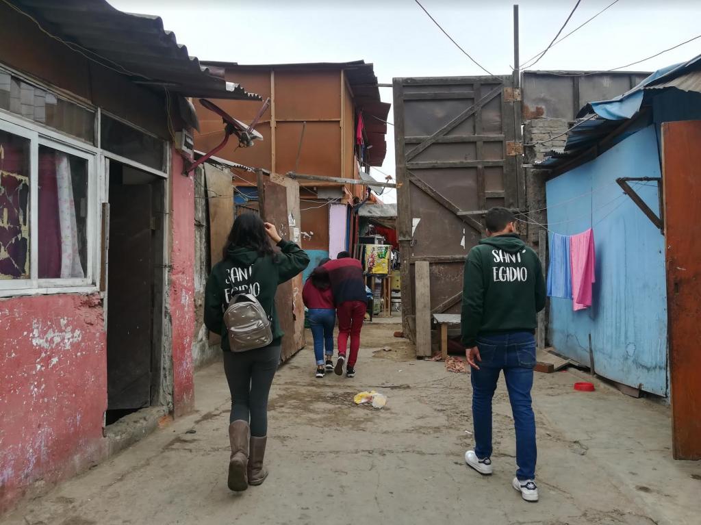 Um incêndio destrói dezenas de casas no centro de Lima: primeiros socorros no bairro pobre de Chaparral