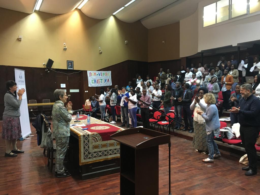 Cristina Marazzi visita las Comunidades de Mozambique en ocasión del 50 aniversario de Sant’Egidio