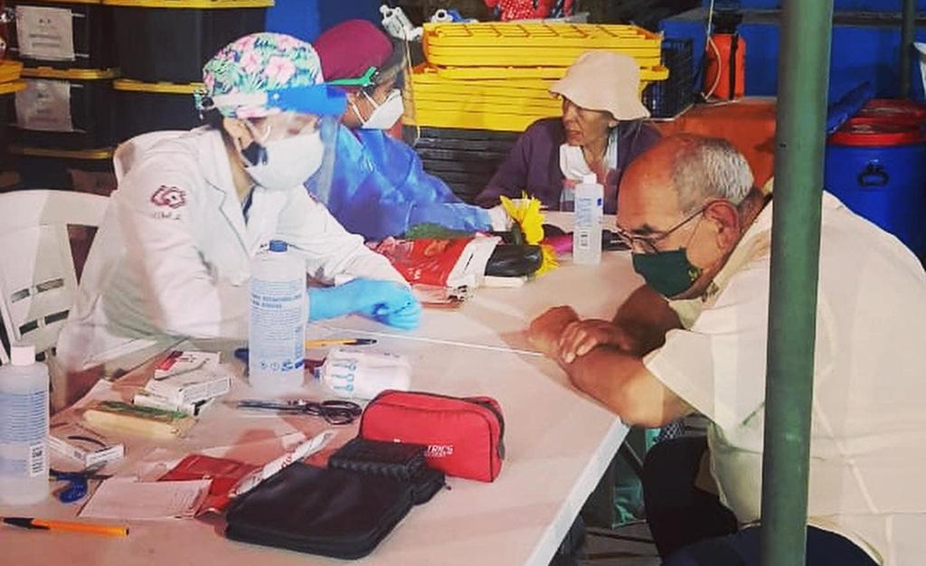In Mexico a medical surgery has been set up in a tent. It takes care of the poorest, sick because of indifference