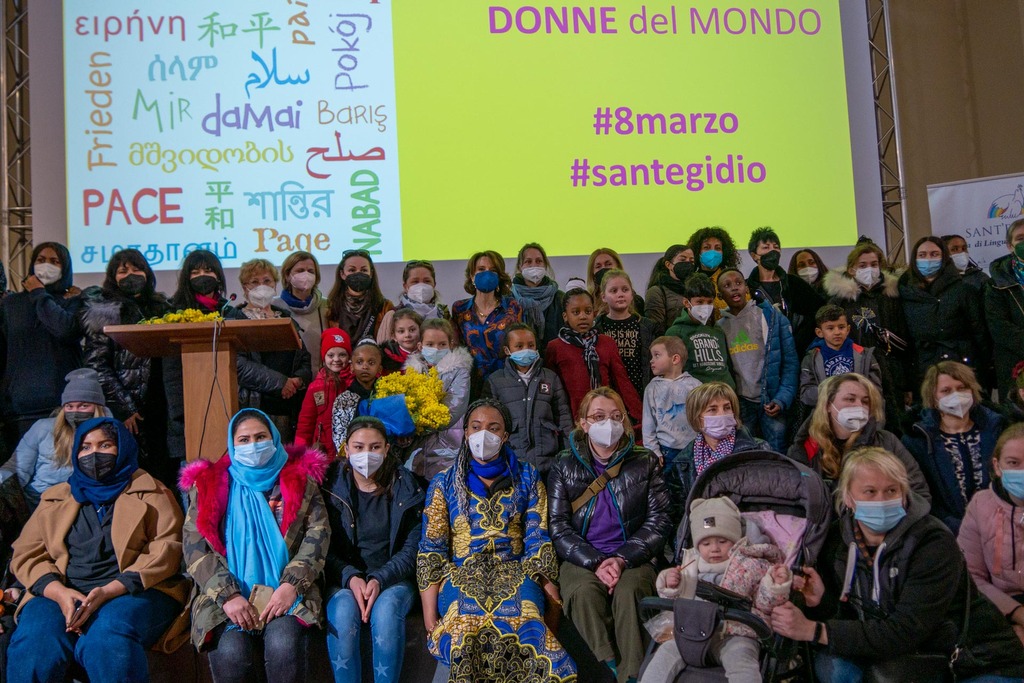 8. März mit den aus der Ukraine und anderen Krisenregionen angekommenen Frauen, die von Sant'Egidio aufgenommen werden. Besuch der Ministerin Elena Bonetti