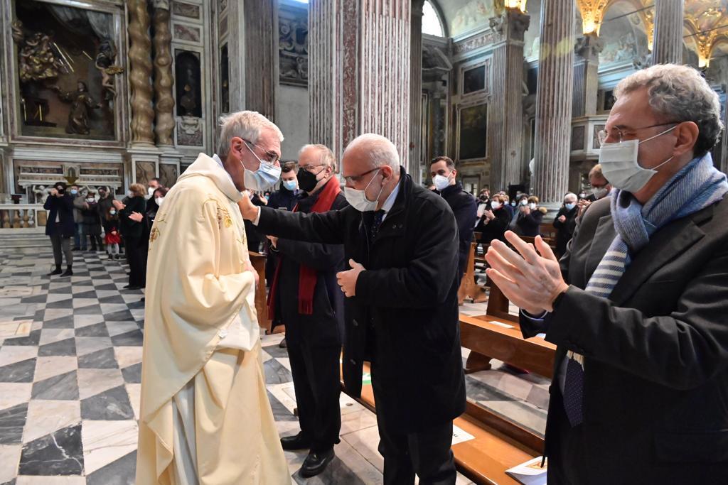 Meilleurs vœux à Maurizio Scala, ordonné prêtre à Gênes, entouré par la Communauté et par ses amis sans-abri