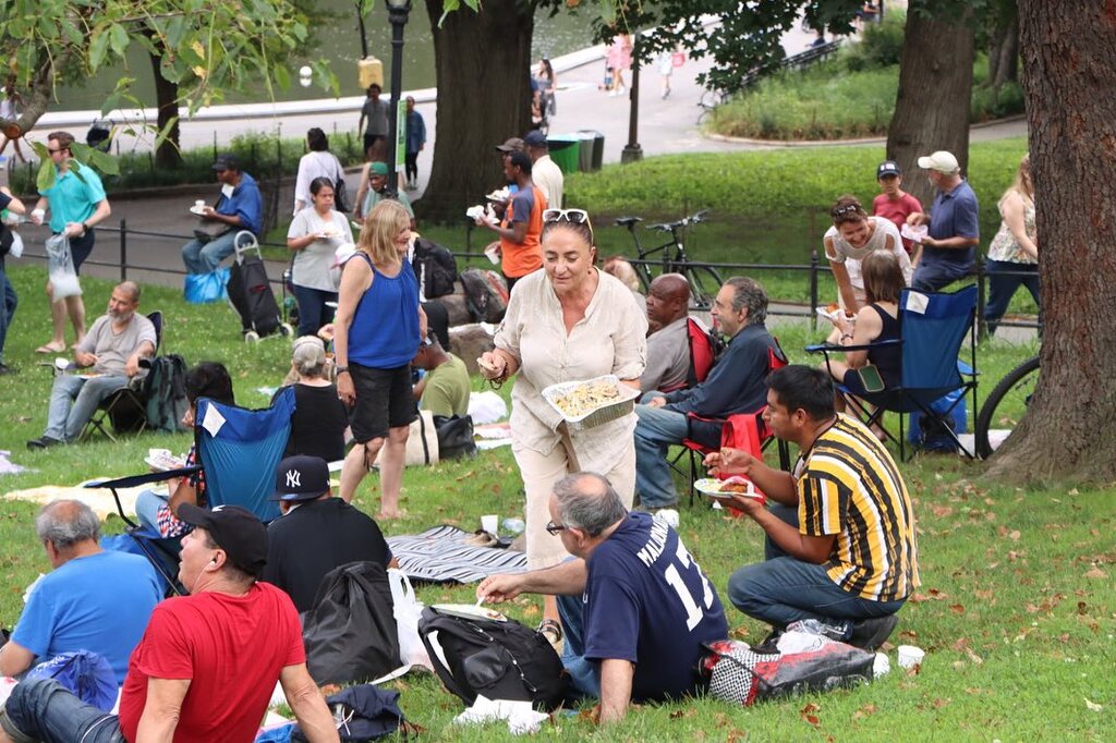 In New York das traditionelle Sommerpicknick als Zeichen der Solidarität mit Menschen in extremen Armutssituationen