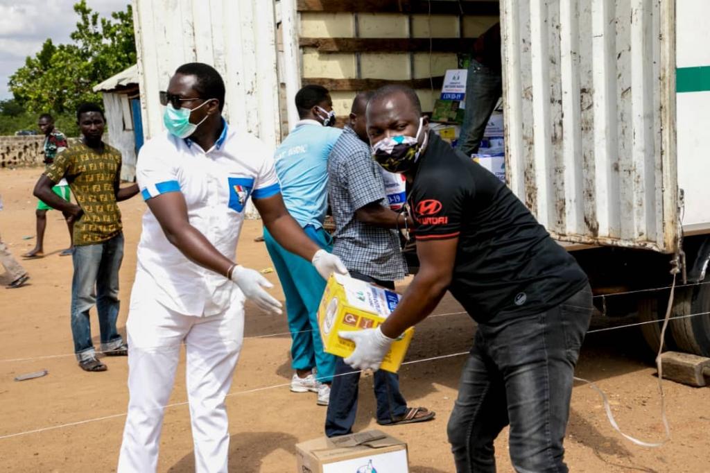 Emergència de Covid a Nigèria: ajuda alimentària i educació sanitària per als desplaçats interns de Games Village, Abuja