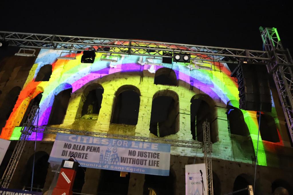 Towards a world without the death penalty. The Colosseum lights up for #DefeatingHatred