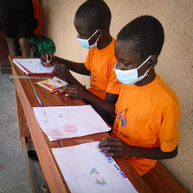 Im großen Flüchtlingslager Nymanzi, die Schule für Flüchtlingskinder aus dem Südsudan hat wieder begonnen