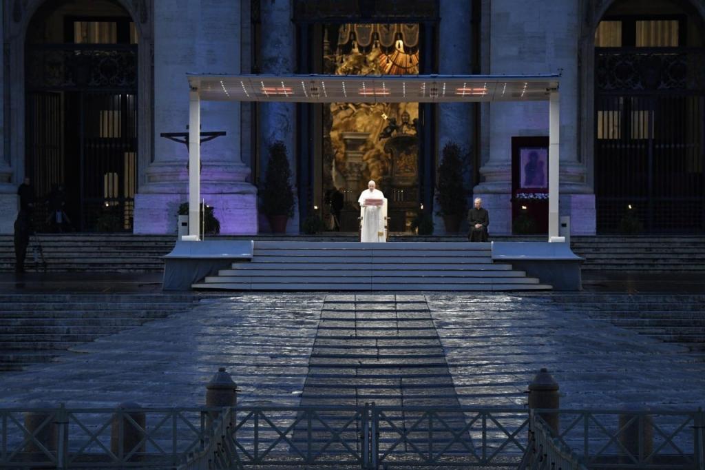 Um ano atrás a oração do Papa, um abraço de esperança a um mundo 
