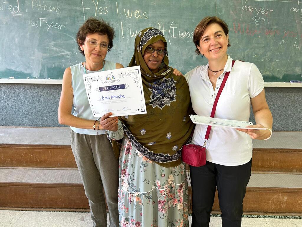 Con la entrega de diplomas de la escuela de inglés, termina el verano solidario en el campo de refugiados de Pournara (Chipre)