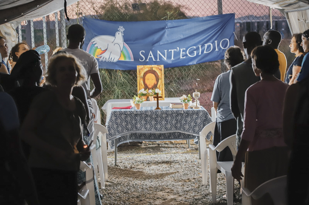 Jedzenie, szkoła, modlitwa. W obozie dla uchodźców Pournara na Cyprze „trzy namioty” Sant'Egidio dają orzeźwienie ciału i duszy