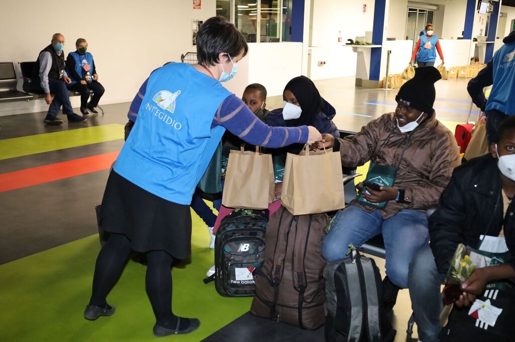 42 refugiados do Corno de África e do Iémen desembarcaram esta manhã em Fiumicino com os corredores humanitários